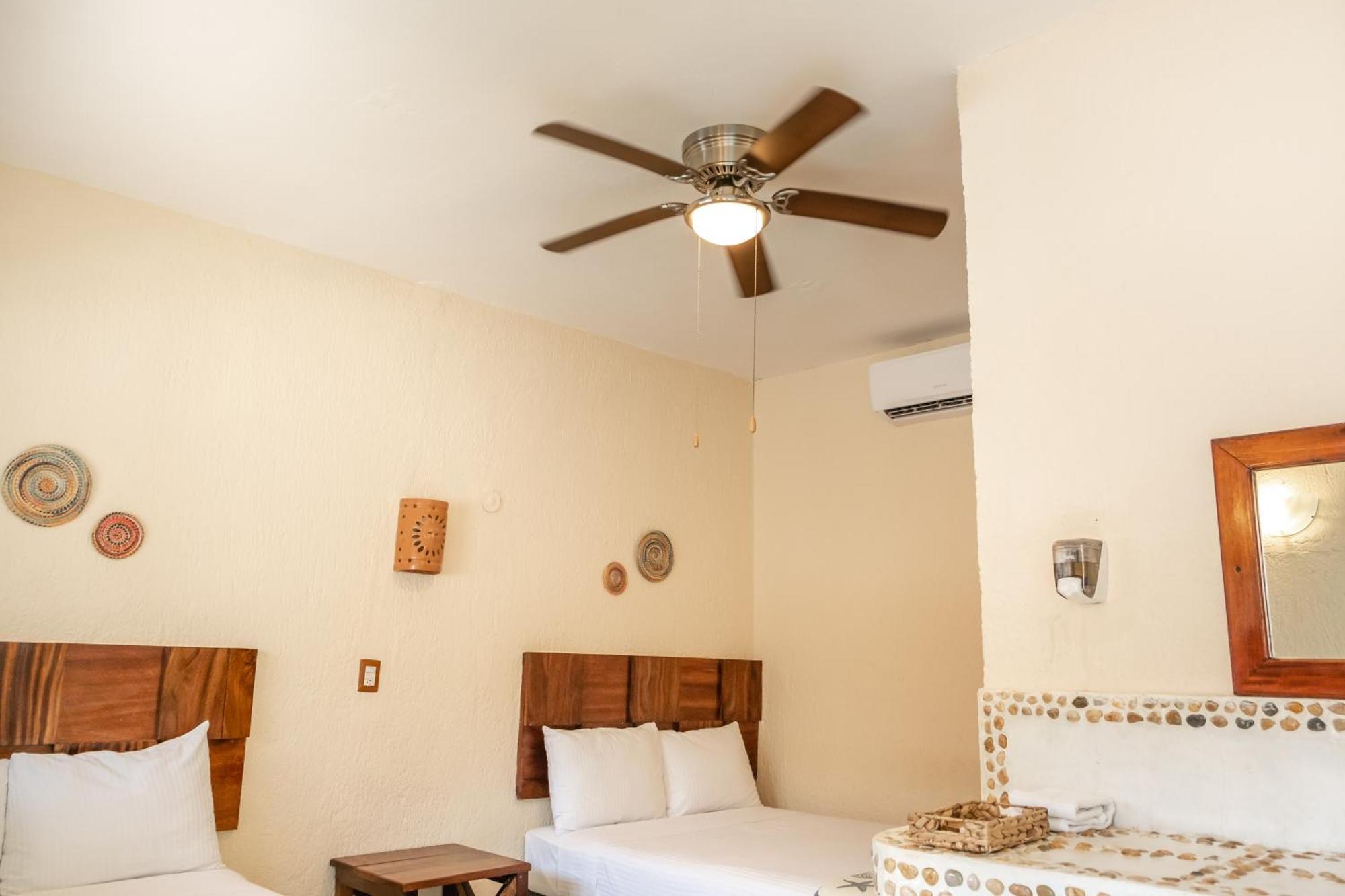 Hotel Pelicano Chiquila Exterior photo